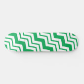 Green White Chevron Zigzag Pattern Design  スケートボード (横)