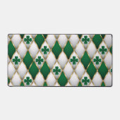 GREEN WHITE GOLD IRISH TUFTED LOOK SHAMROCKS デスクマット (正面)
