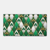 GREEN WHITE GOLD IRISH TUFTED LOOK SHAMROCKS デスクマット (正面)