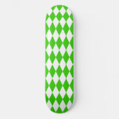 Green White Harlequin Diamonds Checkers Design  スケートボード (正面)
