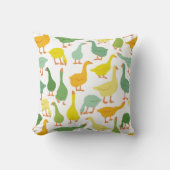 Green & Yellow Modern Geese Seamless Pattern クッション (正面)
