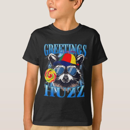 Greetings Huzz Raccoon Meme Chaos Humor Vibes  Tシャツ (正面)