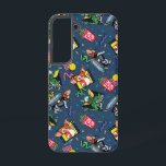Gremlins™ 80's Retrowave Pattern Samsung Galaxy S22ケース<br><div class="desc">Bring the party (and the chaos) with this vibrant Gremlins™ all-over pattern design! Featuring fan-favorite characters Gizmo and Stripe in playful poses alongside retro TV screens, popcorn, soda cups, planes, and colorful confetti accents, this artwork captures the mischievous, movie-night energy fans adore. Set against a bold blue background with bright...</div>