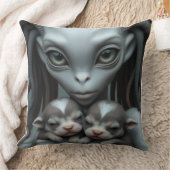 Grey Alien Holding Puppies クッション (ブランケット)
