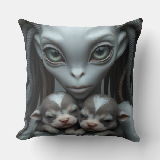 Grey Alien Holding Puppies クッション (正面)