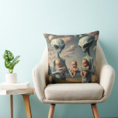 Grey Aliens Cradling Human Babies クッション (椅子)