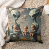 Grey Aliens Cradling Human Babies クッション (ブランケット)