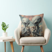 Grey Aliens Holding Kittens クッション (椅子)