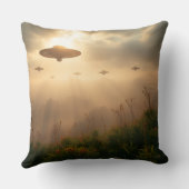 Grey Aliens Holding Kittens クッション (裏面)