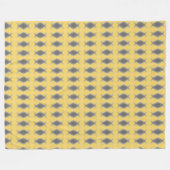 Grey diamond motif on yellow design フリースブランケット (正面(横))