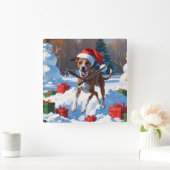 Greyhound走のクリスマス帽子と雪の中 スクエア壁時計 (ホーム)