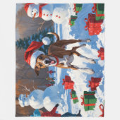 Greyhound走のクリスマス帽子と雪の中 フリースブランケット (正面)