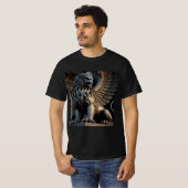 Grifo Majestuoso: La Fusión de León y Águila Tシャツ (正面フル)