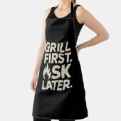 Grill First Ask Later BBQ Grill Dad Humor エプロン (インサイチュ)