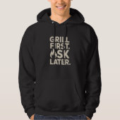 Grill First Ask Later BBQ Grill Dad Humor パーカ (正面)