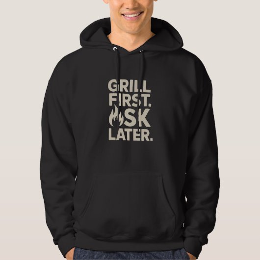 Grill First Ask Later BBQ Grill Dad Humor パーカ (正面)