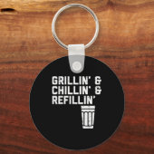 Grillin Chillin Refillin Funny Bbq Grill Drinking キーホルダー (正面)
