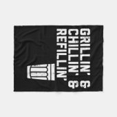 Grillin Chillin Refillin Funny Bbq Grill Drinking  フリースブランケット (正面(横))