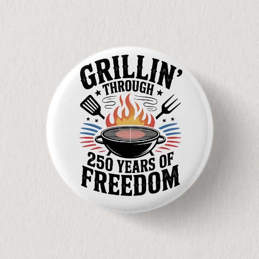 Grillin Through 250th Freedom Grill 4th Of July 缶バッジ (正面)