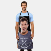 Grillmaster名モダンInstagram Photo Men's エプロン (着用した状態)