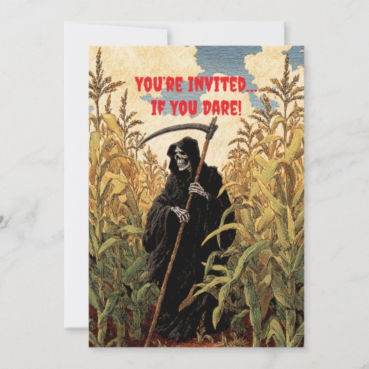 Grim Reaper Walking in Corn Field Spooky Halloween 招待状 (正面)