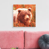 Grizzly Bear Cub in Fireweed'絵画's Wildlife Art キャンバスプリント (インサイチュ (リビング))