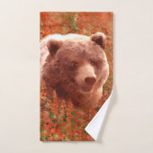 Grizzly Bear Cub in Fireweed'絵画's Wildlife Art バスタオルセット (ハンドタオル)