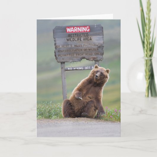 Grizzly Bear Plays With Sign カード (正面)