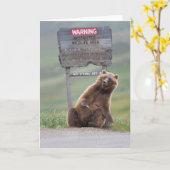 Grizzly Bear Plays With Sign カード (黄色い花)