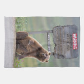 Grizzly Bear Plays With Sign キッチンタオル (横)