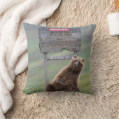 Grizzly Bear Plays With Sign クッション (ブランケット)