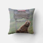 Grizzly Bear Plays With Sign クッション (裏面)