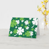 Groen klavertje vier blaadjes. St. Patrick's Day カード (黄色い花)