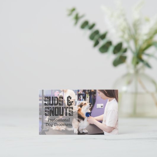 Groomer Brushing Dog Fur  名刺 (スタンド正面)