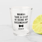 Groomsman Proposal Bow Tieがショットを取る ショットグラス (正面)