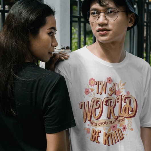 Groovyのインスパイアピンクのデイジーの花が優しい Tシャツ