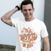 Groovyのインスパイアピンクのデイジーの花が優しい Tシャツ