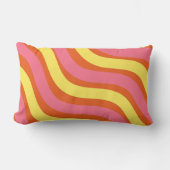 Groovyオレンジイエローピンクウェーストライプブはっきりした春 ランバークッション (正面)
