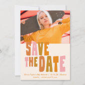 Groovyカラフルレトロユニークバルミツワー写真 セーブザデート (正面)