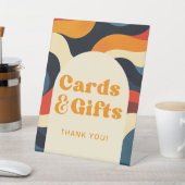 Groovyカラフルレトロ波状ボーホカードとギフト 台座サイン (インサイチュ)