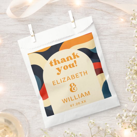 GroovyカラフルレトロWavy Boho's 結婚 Thank You フェイバーバッグ (クリップ留めされた状態)