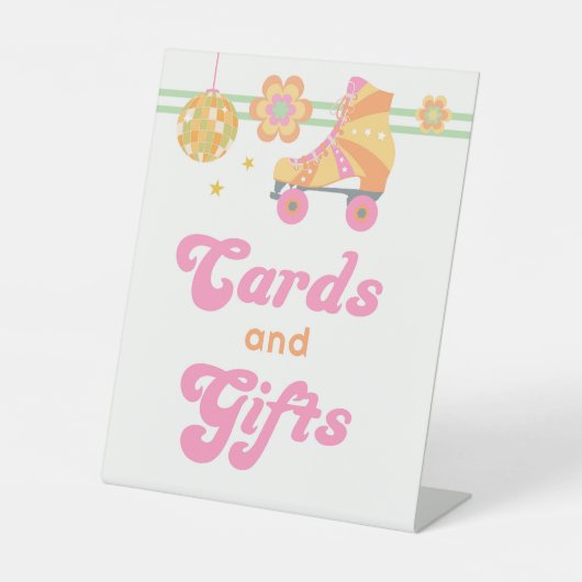 Groovyガールローラースケートで滑るパーティーカードとギフト 台座サイン (正面)