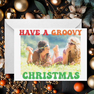 Groovyクリスマスかわいいヒッピーの写真カードを持っている