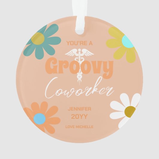 Groovyナース同僚おもしろいパーソナライズされたクリスマス オーナメント (裏面)