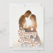 Groovyベビーピンクレトロデイジー写真ベビーシャワー 招待状 (裏面)