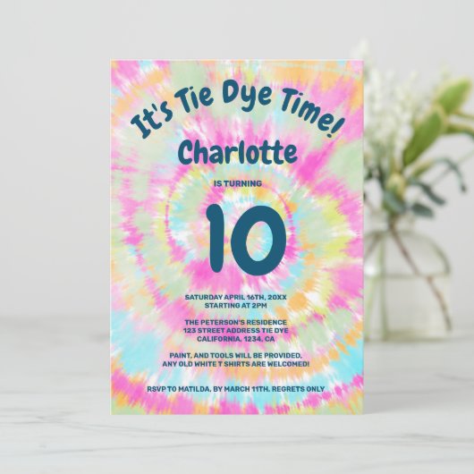 Groovyレインボー絞り染め10番目の子供の誕生日パーティー 招待状 (スタンド正面)