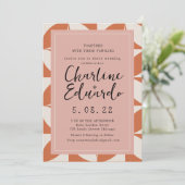 Groovyレトロオレンジベージュ手書結婚き入力 招待状 (スタンド正面)