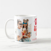 GroovyレトロピンクベスティエラEra 2写真&名前 コーヒーマグカップ (左)