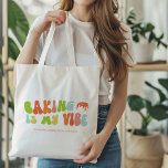GroovyレトロベーキングはMy Vibe, Baker トートバッグ<br><div class="desc">あなたの人生のパン屋にこの「ベーキングは私のヴィベ」トートを贈りなさい。これはホビ素晴らしイストやプロフェッショナルへの贈り物だ。</div>