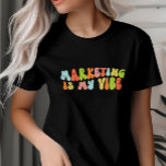 Groovyレトロマーケティングは私のVibe、通信 Tシャツ<br><div class="desc">Groovyのマーケティングは私のTシャツである。それはマーケティングやコミュニケーションで働く人のための素晴らしい贈り物を作る。</div>